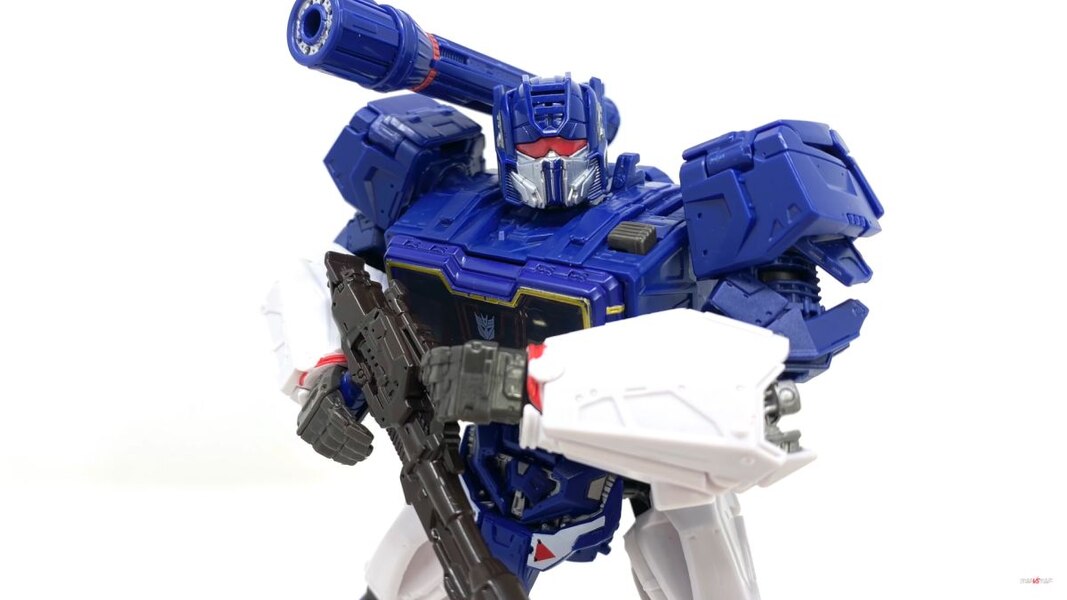 Transformers Studio Series 83 Soundwave More In Hand Image  (4 of 51)